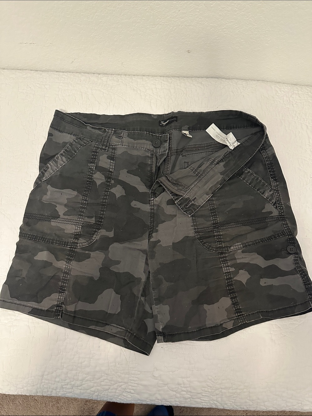 Women’s Camouflage Utility Bermuda Shorts - Black/Grey